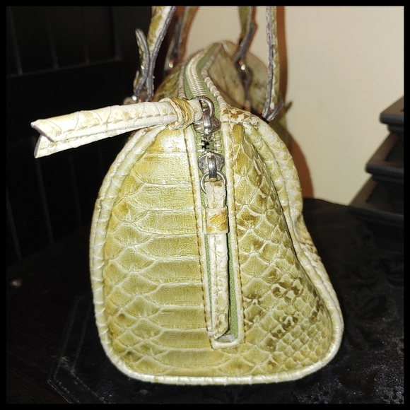 Liz Claiborne Green Snakeskin Print Handbag - Picture 6 of 10